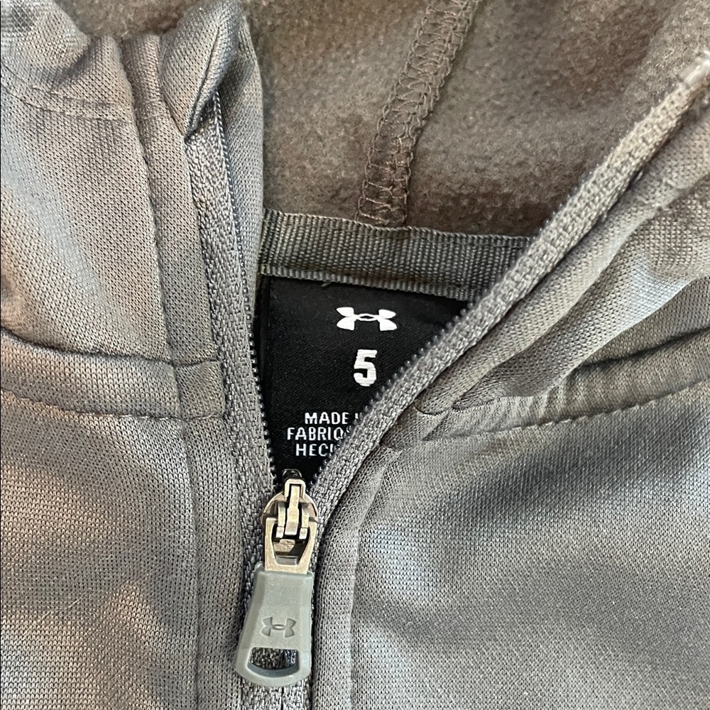 Boy’s Under Armour Matching Sweatsuit. Size 5. Excellent to Like New Condition. - Picture 5 of 13